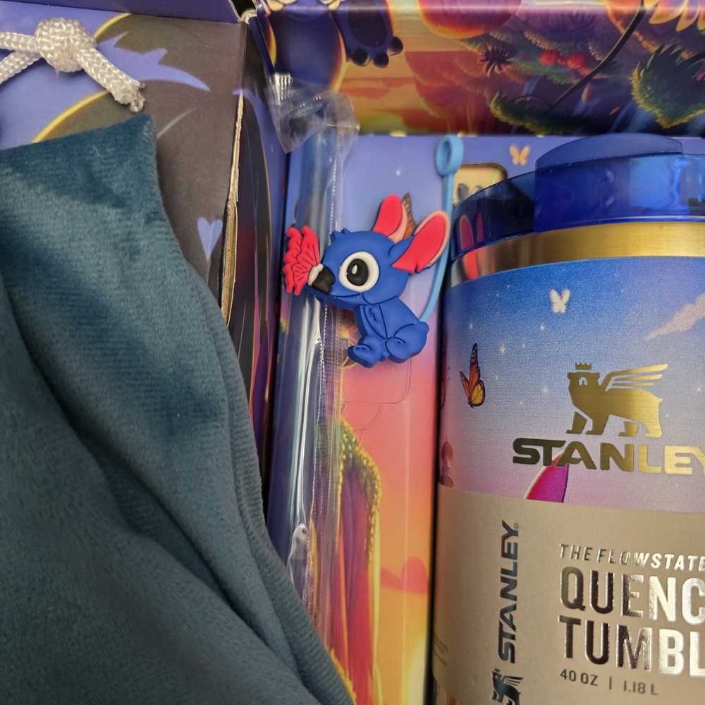 Stanley x Disney Stitch Quencher H2.0 40oz Tumbler NWT Limited Edition 40 oz - Picture 2 of 4